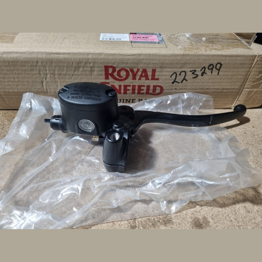 Master Cylinder, image 1 of 2