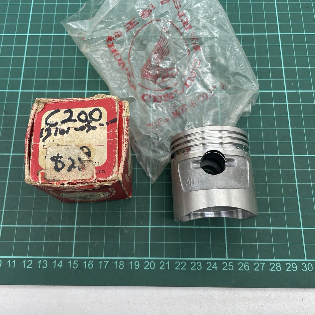 Honda Piston Kit, image 1 of 4