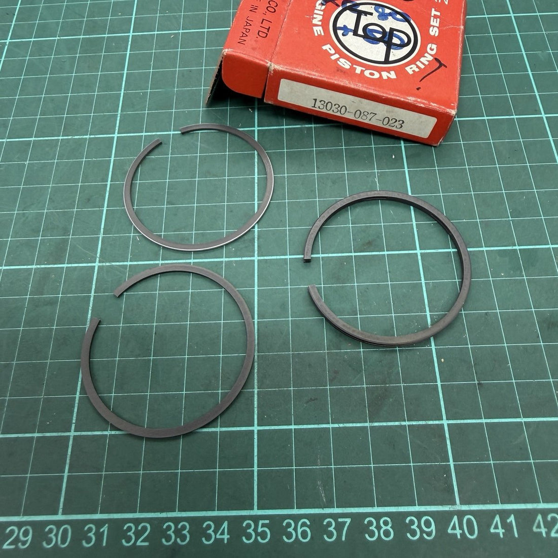 Honda Piston Kit 13030-087-023, image 1 of 4