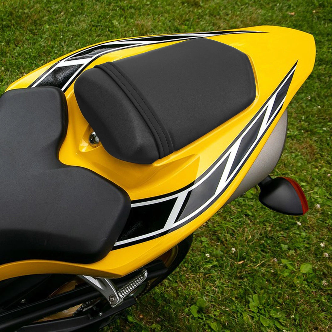 Rear Pillion Passenger Seat Fit For Yamaha Yzf R1 YZFR1 YZF-R1 2004-2006 2005